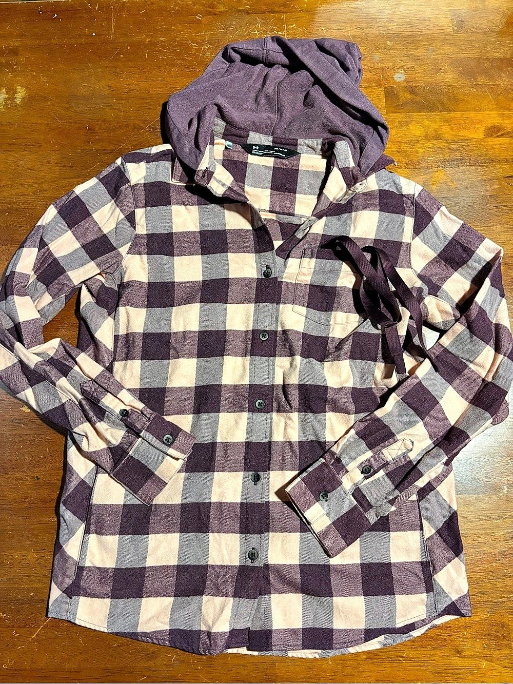 Under Armour women’s Checkered Hooded Shirt Size Medium